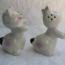Vintage Bunny Hug Anthropomorphic Rabbit Van Tellingen Salt & Pepper Shakers
