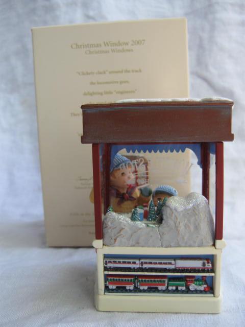 Hallmark 2007 Christmas Window Club Exclusive Christmas Tree Ornament 5th In Series