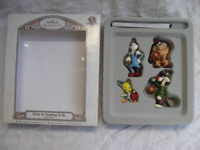 Hallmark 2007 Trick Or Treating In Oz Set of 4 Halloween Looney Tunes Wizard of Oz Ornaments