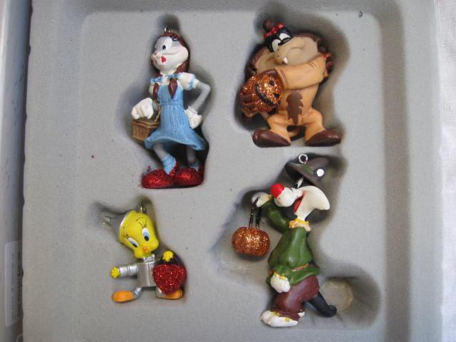 Hallmark 2007 Trick Or Treating In Oz Set of 4 Halloween Looney Tunes Wizard of Oz Ornaments