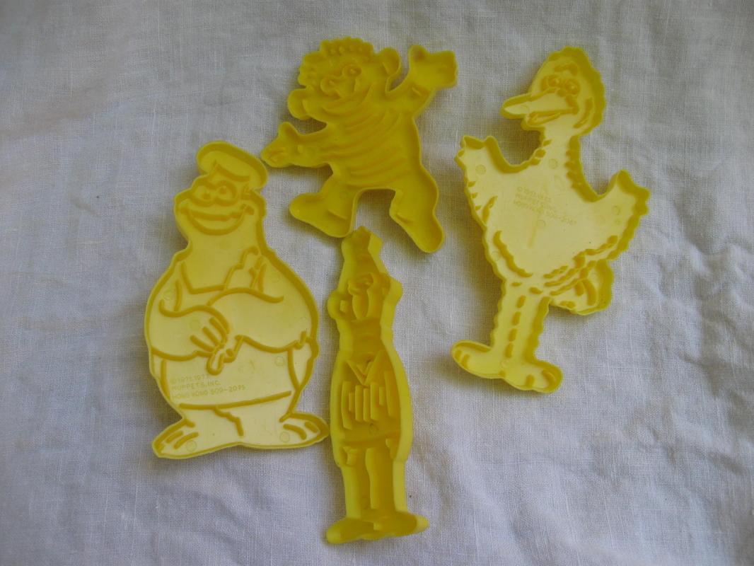 Four Vintage Sesame Street Cookie Cutters Yellow Big Bird + More