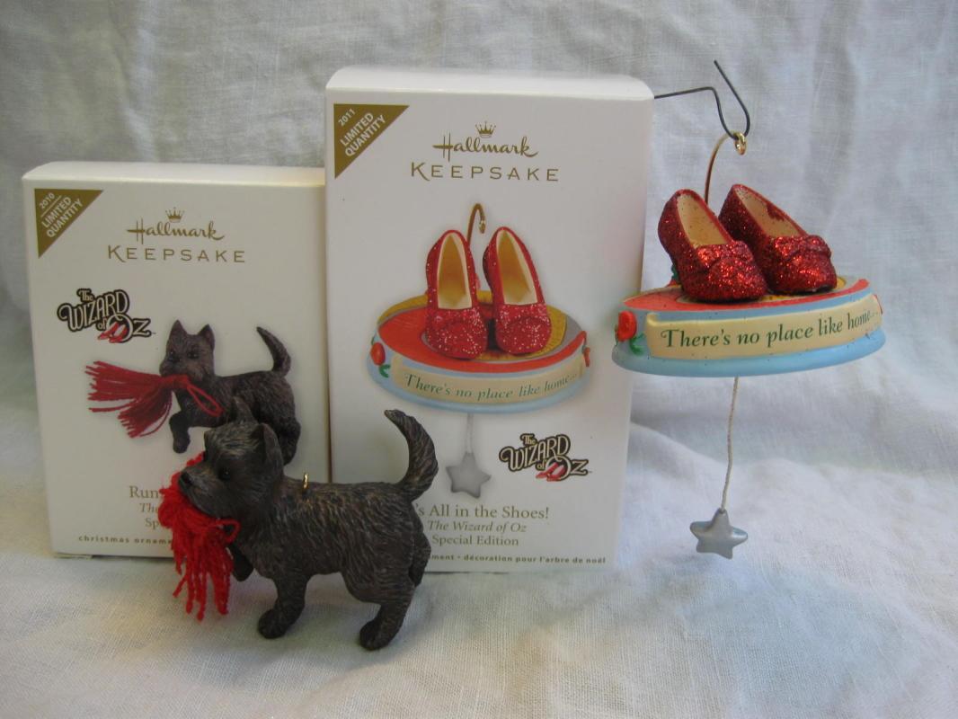Hallmark 2010 2011 Run Toto Run! It's All In The Shoes Lot Of 2 Limited Quantity Wizard Of Oz Christmas Tree Ornaments
