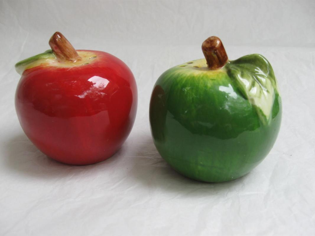 Green & Red Apple Salt & Pepper Shakers