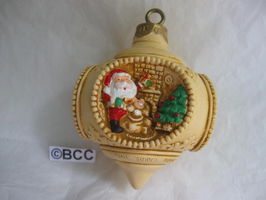 Hallmark 1983 Santa's On His Way 4 Scenes Christmas Ornament