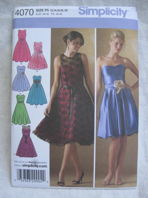 New Simplicity 4070 Misses' Miss Petite Evening Dress Prom Bridal Knee Lentgh Strapless Sewing Pattern Size 12 14 16 18 20
