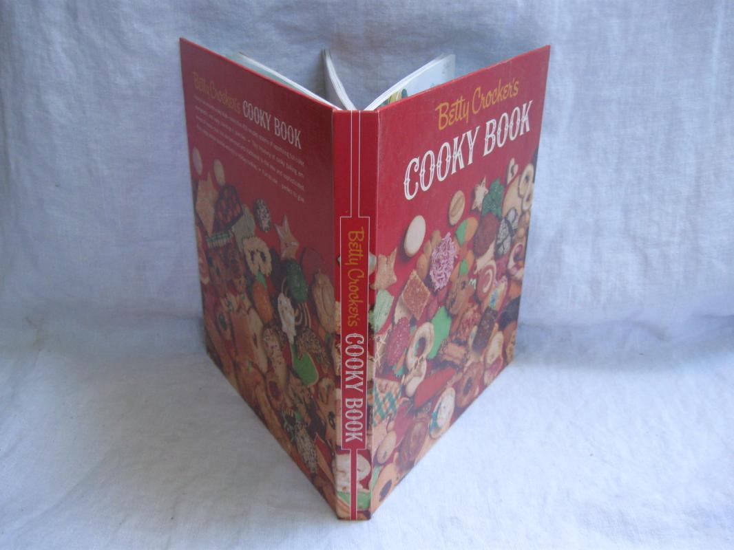 Betty Crocker's Cooky Cookie Book Cookbook Copyright 1963 2002