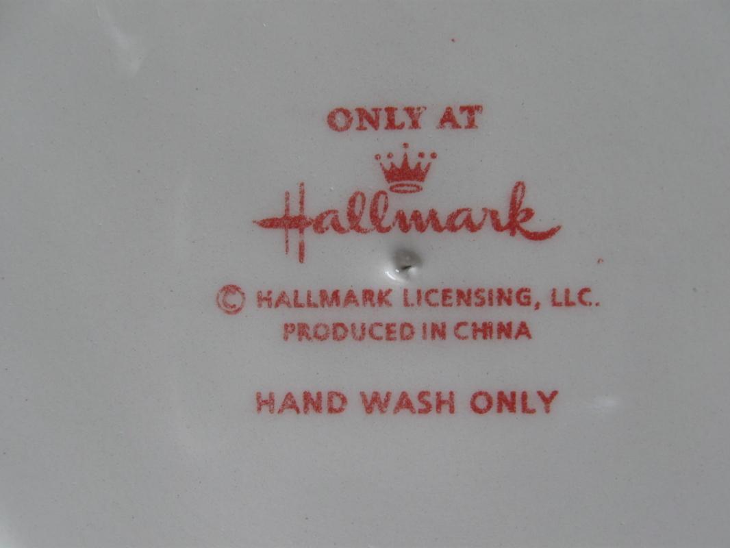 Hallmark 2013 White Pedestal Snowflake Design Ceramic Cake Plate