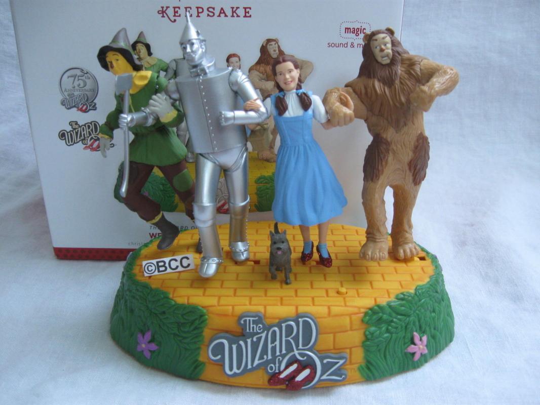Hallmark 2013 Off To See The Wizard Table Top Display Wizard Of Oz