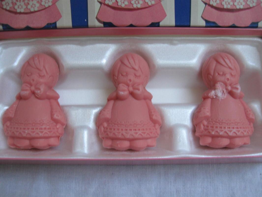 10 Bars Of Vintage Avon Cupcake Christmas Elves Butterflies & Choir Boys Soap