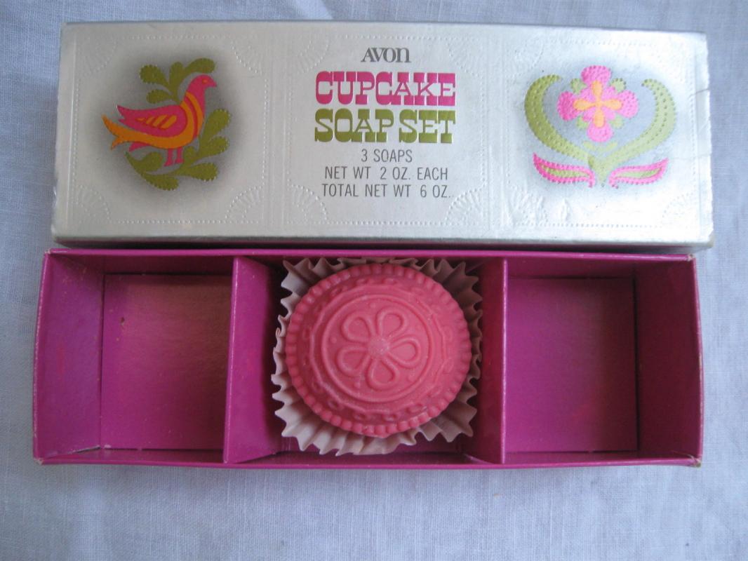 10 Bars Of Vintage Avon Cupcake Christmas Elves Butterflies & Choir Boys Soap