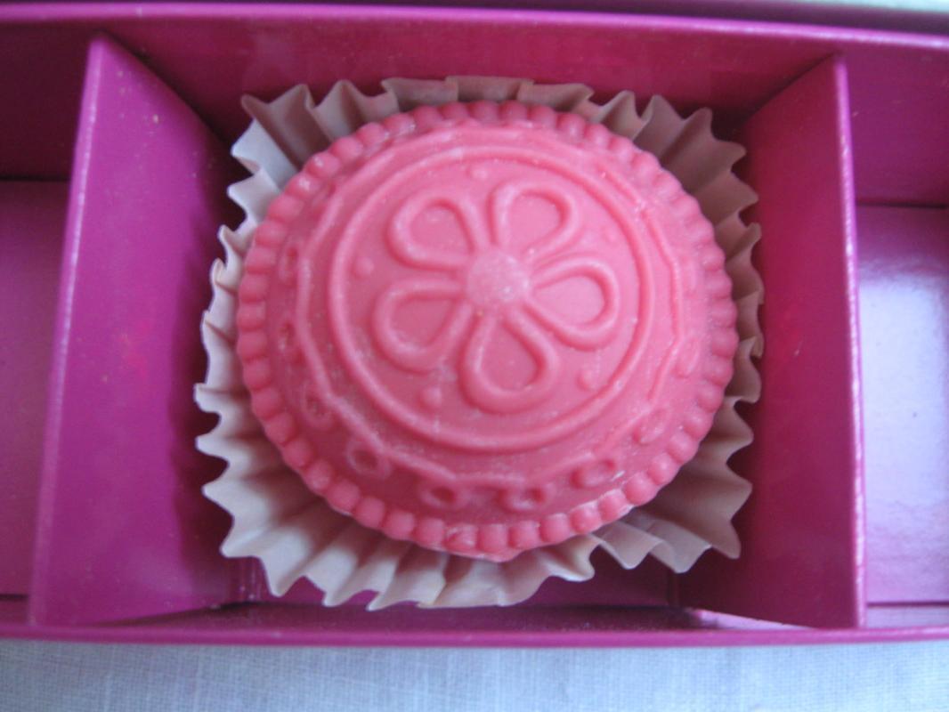 10 Bars Of Vintage Avon Cupcake Christmas Elves Butterflies & Choir Boys Soap