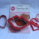 Wilton 3 Fancy Valeintine Hearts Cookie Cutters Hugs & Kisses Comfort Grip Lips