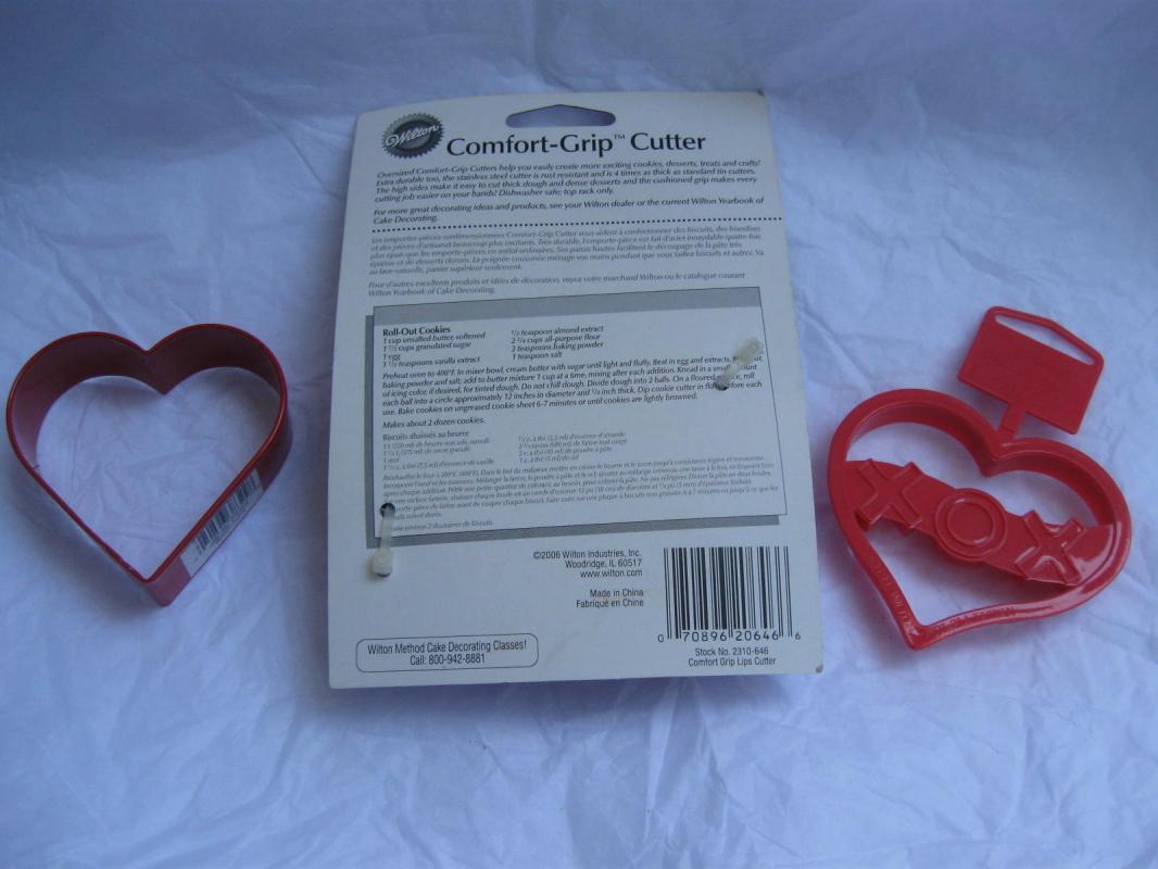 Wilton 3 Fancy Valeintine Hearts Cookie Cutters Hugs & Kisses Comfort Grip Lips