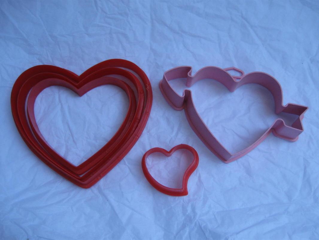 5 Wilton Hallmark Heart Arrow Valeintine Hearts Valentine's Day Cookie Cutters
