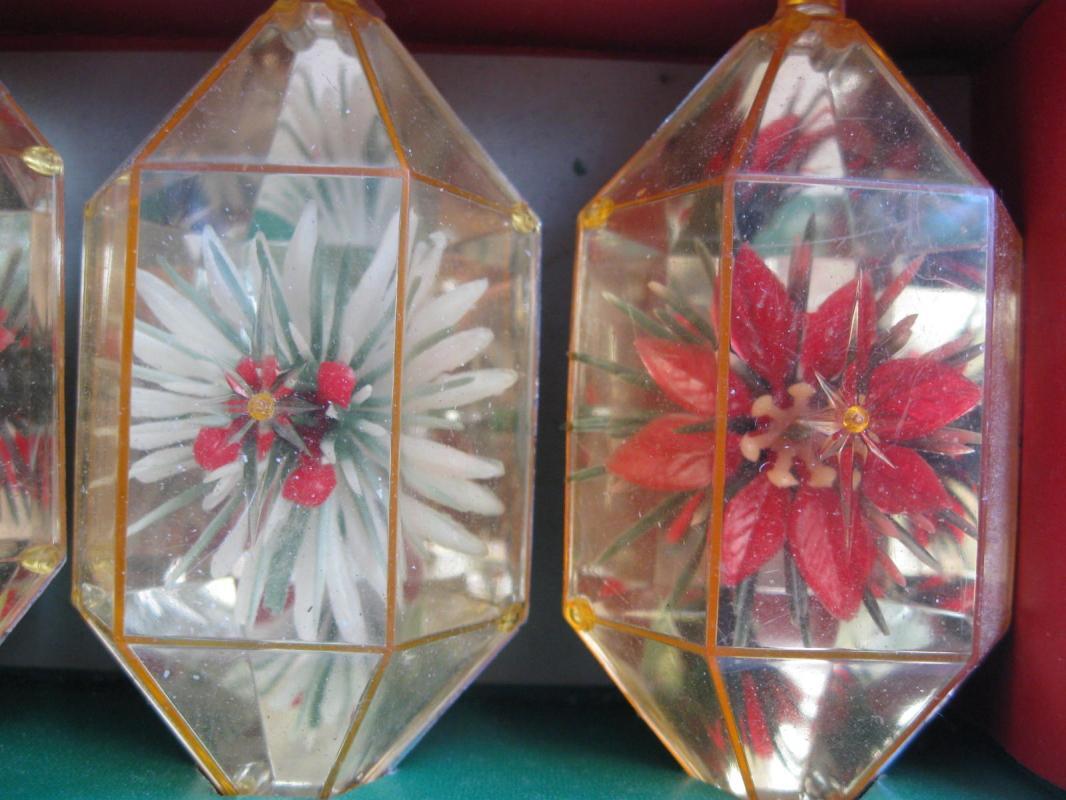 Vintage Christmas Jewelbrite Poinsettia Plastic Ornaments Diorama Hexagon In Original Box