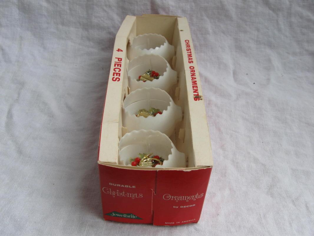 Vintage Jewelbrite Flora Bells Round Colored Christmas Diorama Ornaments In Box