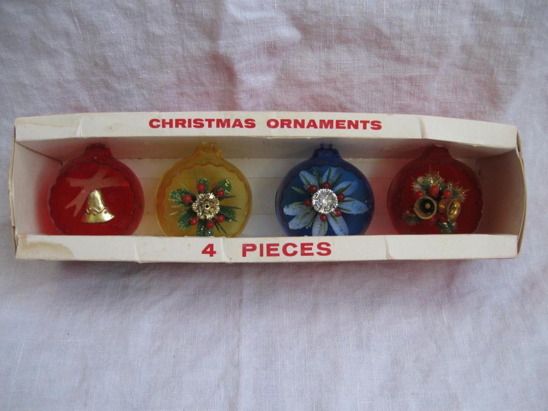 Vintage Jewelbrite Flora Bells Round Colored Christmas Diorama Ornaments In Box