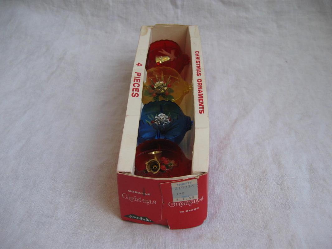 Vintage Jewelbrite Flora Bells Round Colored Christmas Diorama Ornaments In Box