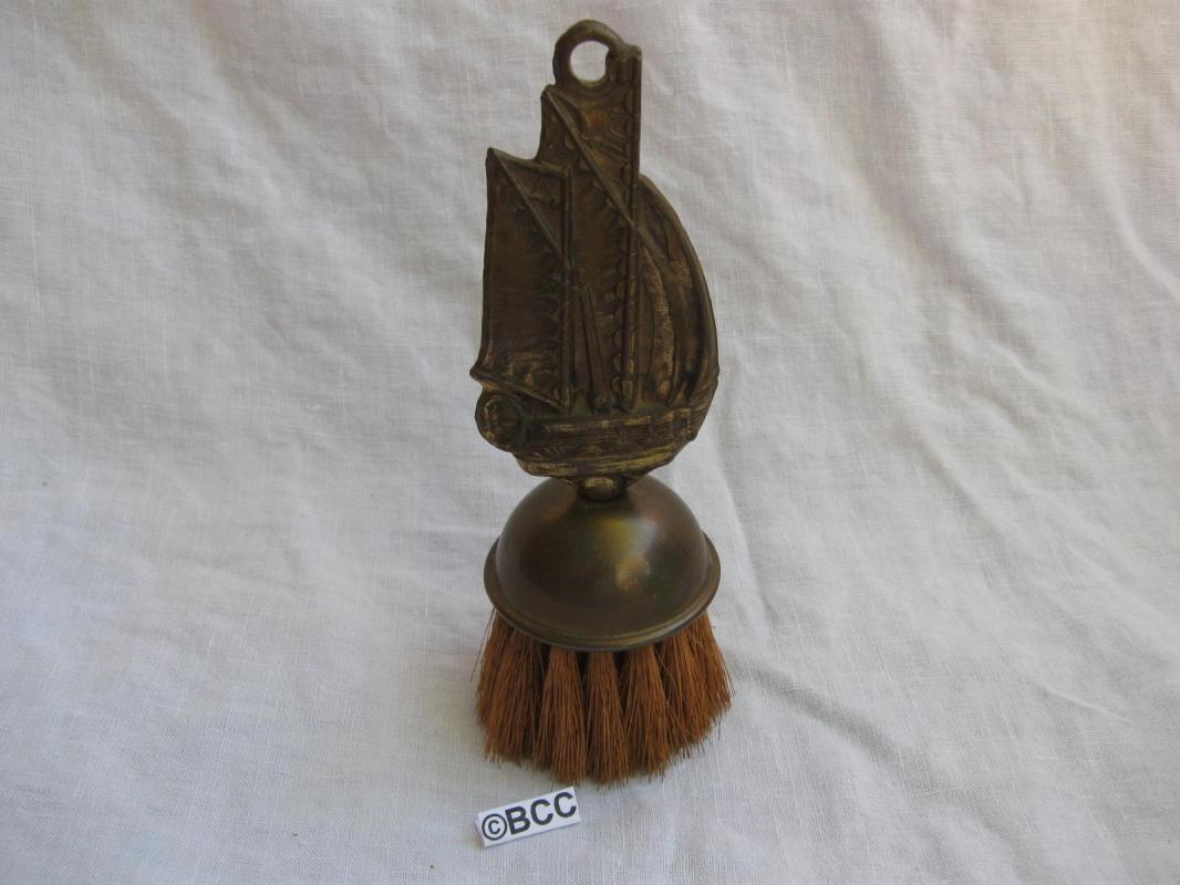 Tall Ship Kitchen Silent Butler Crumb Broom Brass Metalware