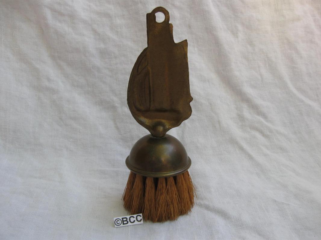 Tall Ship Kitchen Silent Butler Crumb Broom Brass Metalware
