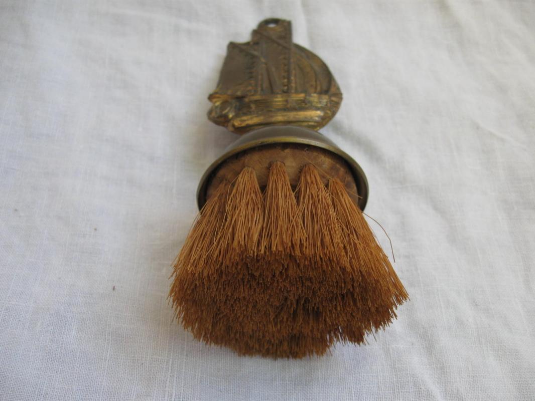 Tall Ship Kitchen Silent Butler Crumb Broom Brass Metalware