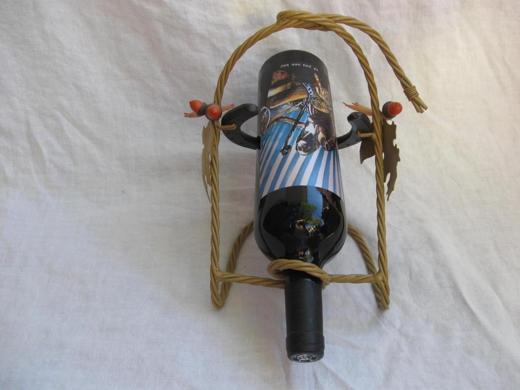 Fancy Metal Horseshoe Wine or Bottle Holder Rack Western Acorns Oak Leaves Rope
