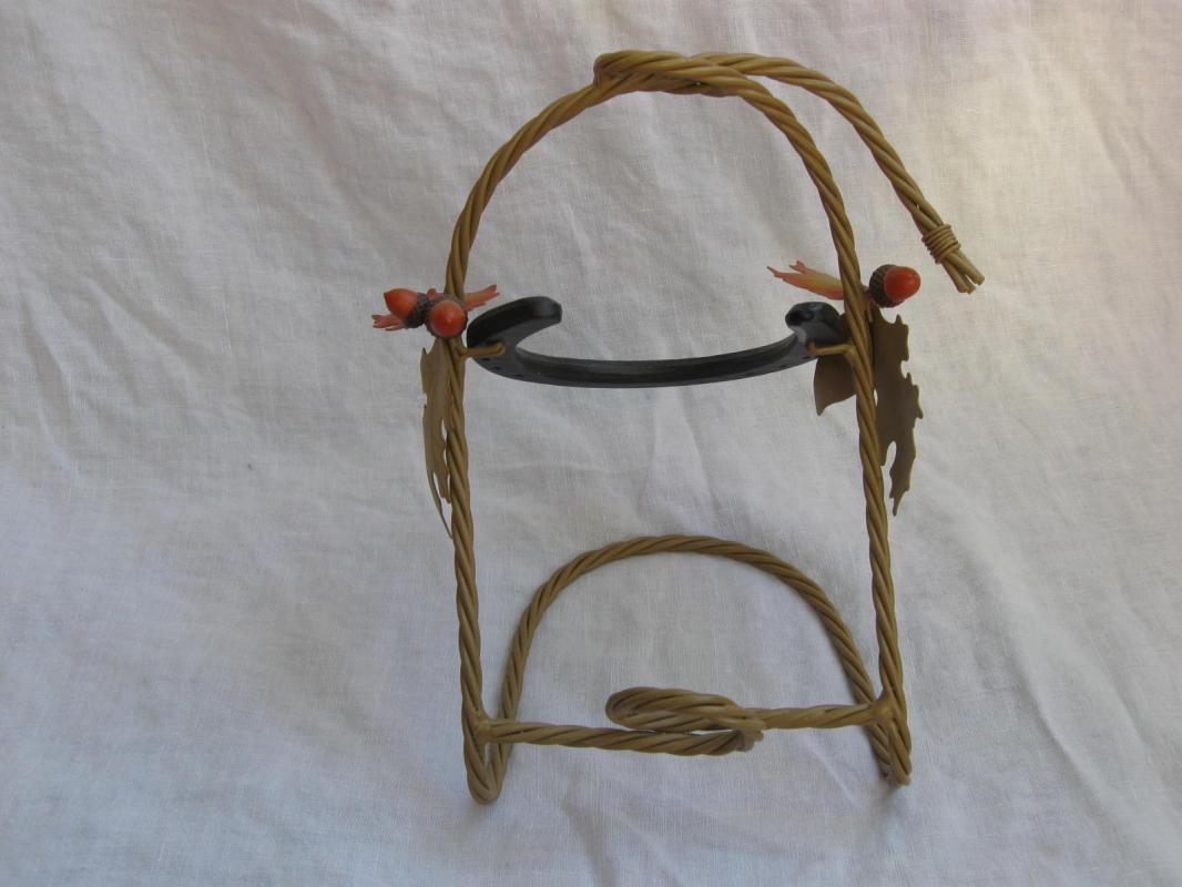 Fancy Metal Horseshoe Wine or Bottle Holder Rack Western Acorns Oak Leaves Rope