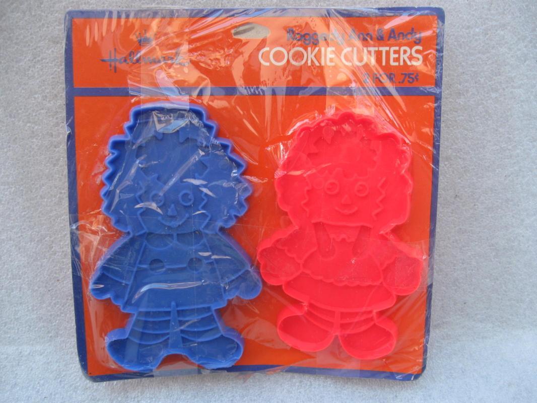 New Vintage Hallmark Raggedy Ann & Raggedy Andy Cookie Cutters In Original Package