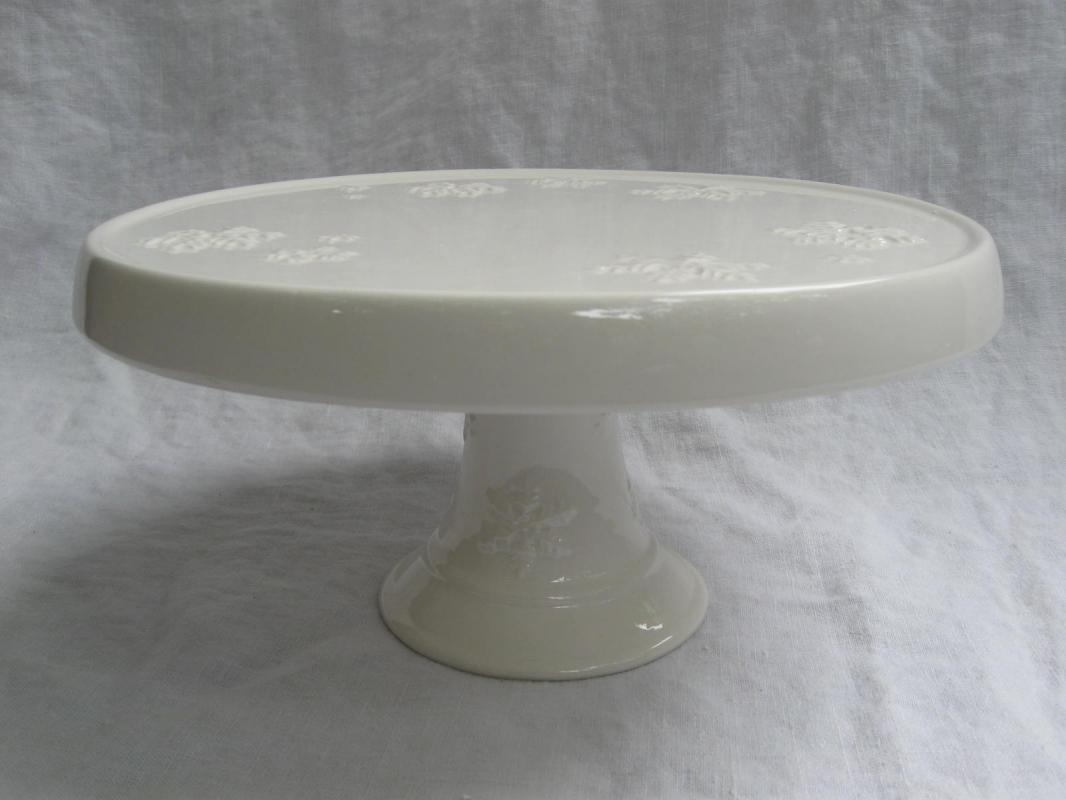 Hallmark 2013 White Pedestal Snowflake Design Ceramic Cake Plate