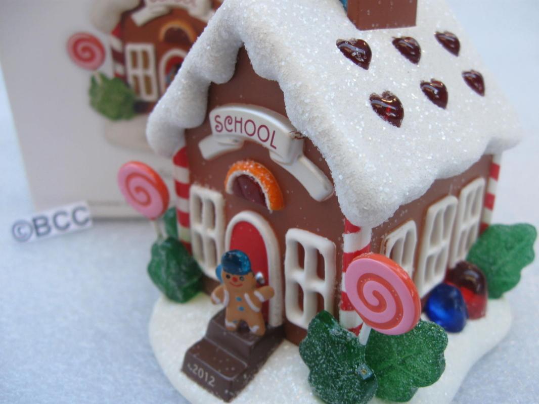 Hallmark 2012 Schoolhouse 7th In Noelville Series Gingerbread With Magic Light