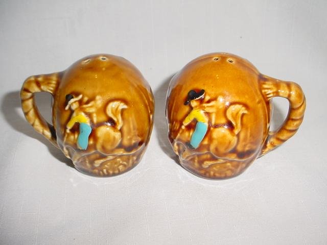 Bucking Bronco South Dakota Mt. Rushmore Souvenir Shakers