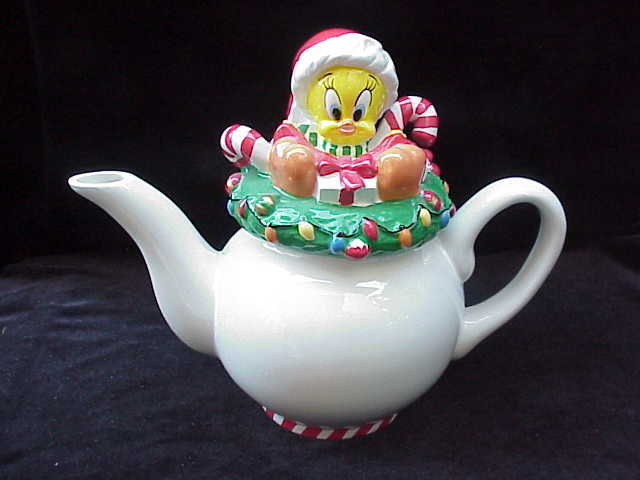 Warner Brothers Tweety Bird Christmas Teapot Tea Pot