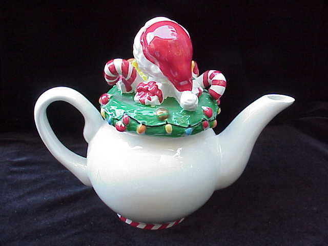 Warner Brothers Tweety Bird Christmas Teapot Tea Pot