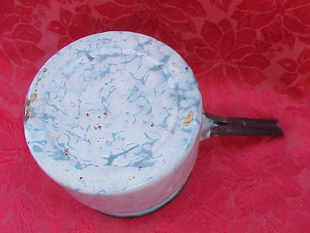 Vintage Snow On The Mountain Blue & White Enamelware Swirl Pot