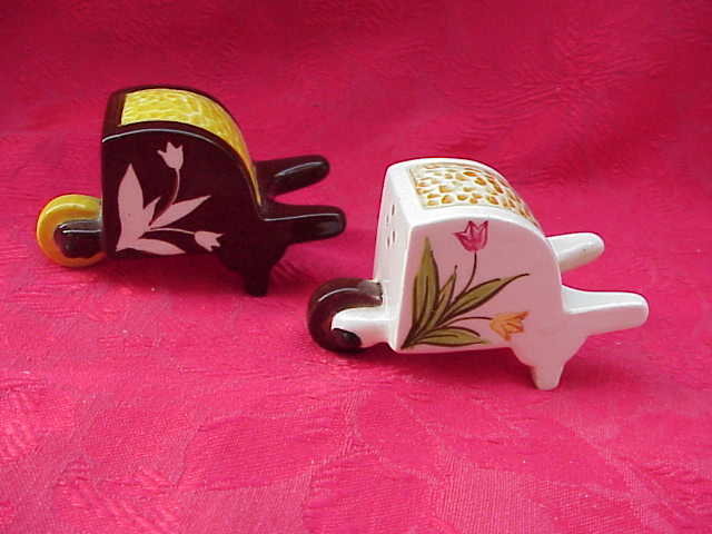Vintage Tulip Wheelbarrow Salt & Pepper Shakers Salesman Sample