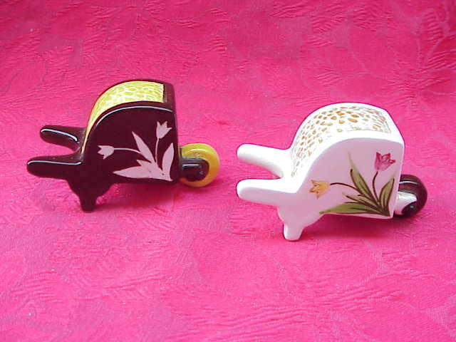 Vintage Tulip Wheelbarrow Salt & Pepper Shakers Salesman Sample
