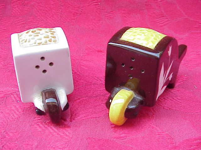 Vintage Tulip Wheelbarrow Salt & Pepper Shakers Salesman Sample