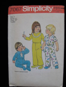Simplicity 7067 Toddlers' Pajamas With Applique Transfer 1970's Sewing Pattern
