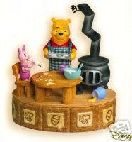 Hallmark 2007 MAKING SWEET REMEMBERIES Winnie The Pooh Collection With Magic Sound, Movement & Scent Christmas Ornament