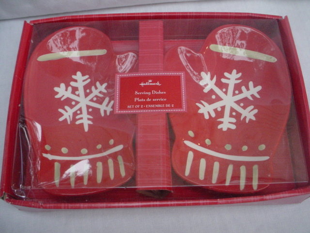 Hallmark Set of 2 Christmas Ceramic Red Snowflake Mittens Serving Canape Plates Dishes Bowls Hostess Gift