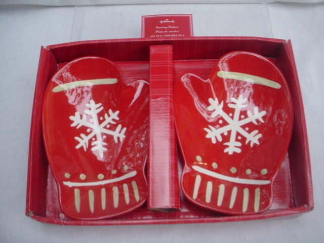 Hallmark Set of 2 Christmas Ceramic Red Snowflake Mittens Serving Canape Plates Dishes Bowls Hostess Gift