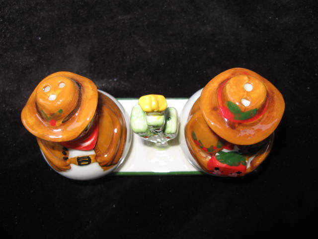 Christmas Cowboy Snowman or Snowmen With Display Stand 3 Piece Set Salt & Pepper Shakers