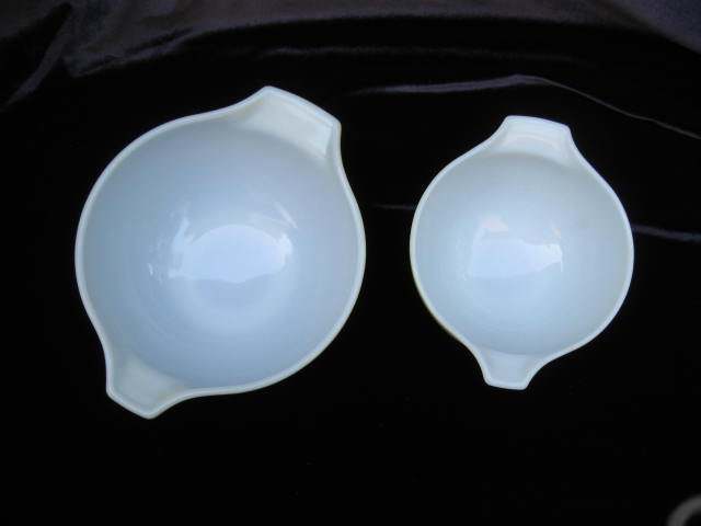 Set of 4 Vintage Green or Verde Pyrex Cinderella Nesting Mixing Bowls