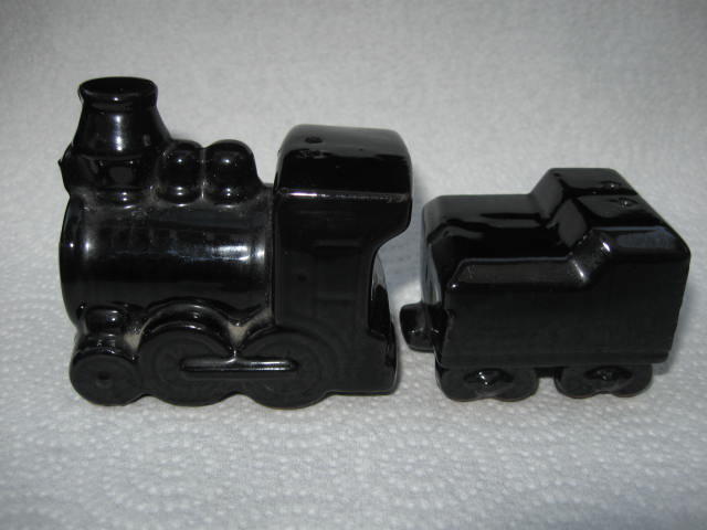 Vintage Set Souvenir Locomotive and Coal Car Train Salt & Pepper Shakers