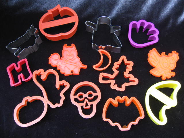 Lot Of 14 Halloween Fall Thanksgiving Cookie Cutters