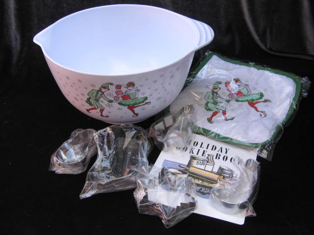 Macy's Set Of Christmas Mixing Bowl, 5 Cookie Cutters Hot Pad Holder & Cookie Recipes