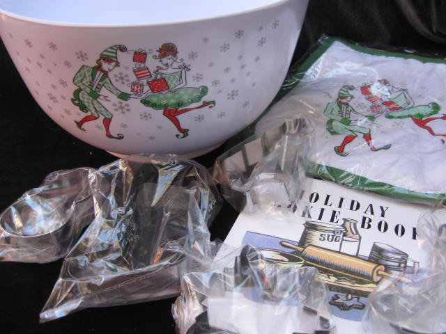 Macy's Set Of Christmas Mixing Bowl, 5 Cookie Cutters Hot Pad Holder & Cookie Recipes