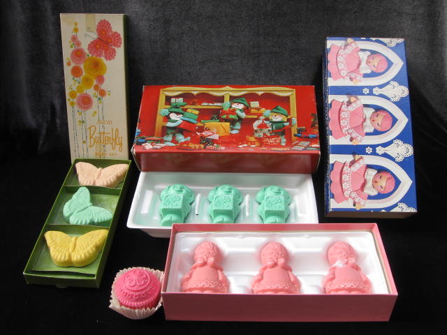 10 Bars Of Vintage Avon Cupcake Christmas Elves Butterflies & Choir Boys Soap