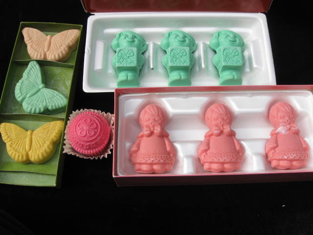 10 Bars Of Vintage Avon Cupcake Christmas Elves Butterflies & Choir Boys Soap