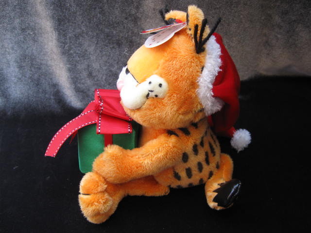 Ty Christmas Garfield HAPPY HOLIDAYS Garfield The Cat Retired Beanie Baby